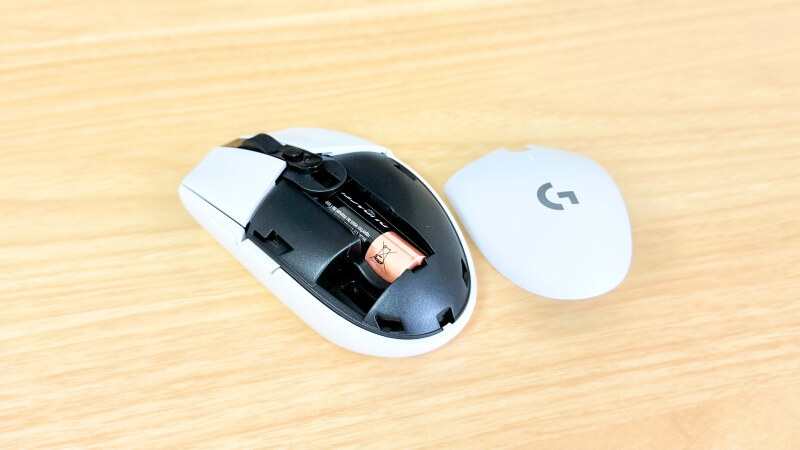 g304と単三電池。