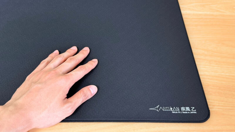 ARTISAN ハヤテ乙の肌触りは「ザラザラ」です。