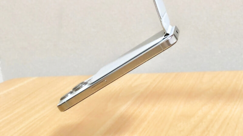 ぶら下げても外れないほど、magsafeが強力