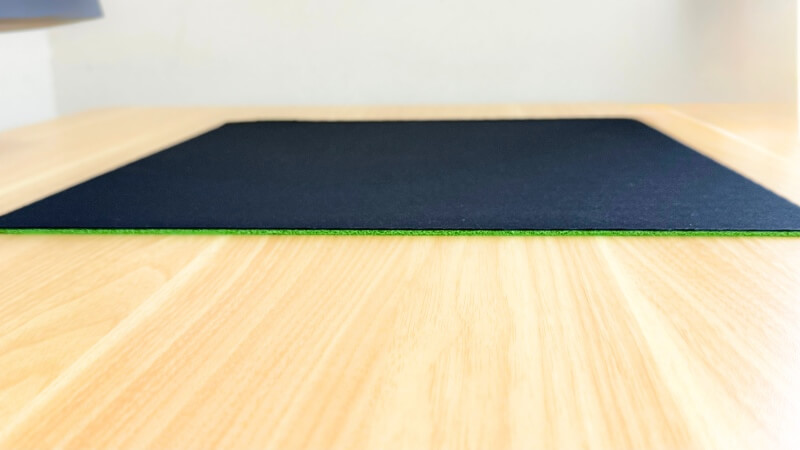 Razer Gigantus V2の巻き癖はほとんどありませんでした。