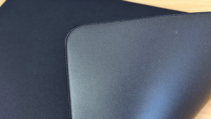 artisan キ83の裏面(ベース素材)にはPORONが使用されている。滑り止め性能が非常に強力。