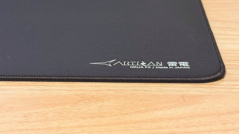 artisan 雷電にはステッチ加工が施されている。