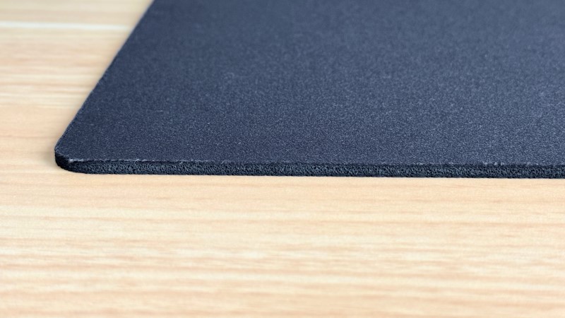 G640の厚さは3mm。クッションは硬い。