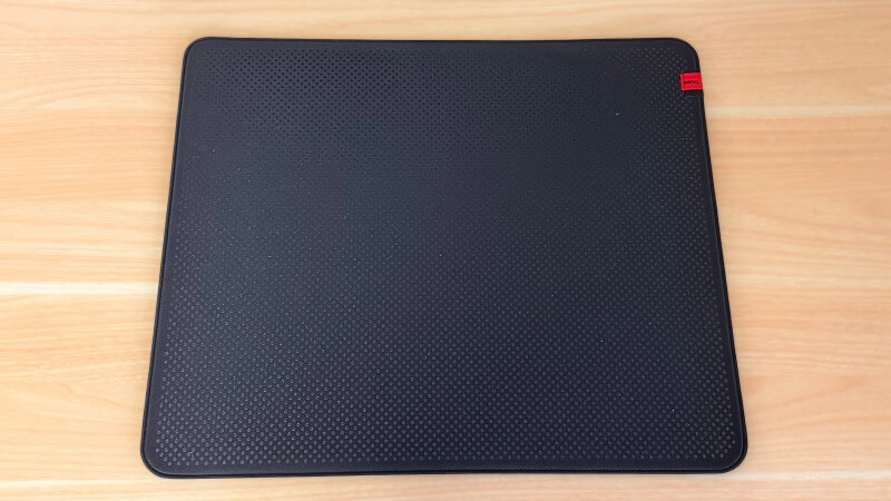 ZOWIE G-TRの滑り止め。グリップ力が非常に強力。