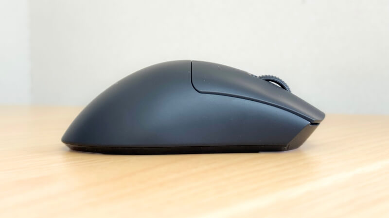 deathadder v3 hyperspeedの右側面。