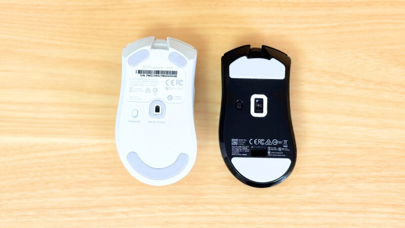 deathadder v3 hyperspeedとdeathadder v3 proを下から見たときの比較画像。