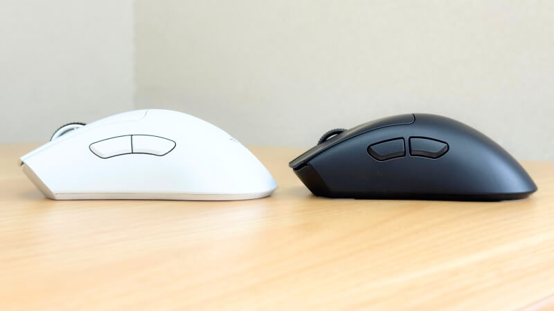 deathadder v3 hyperspeedとdeathadder v3 proを横から見たときの比較画像。