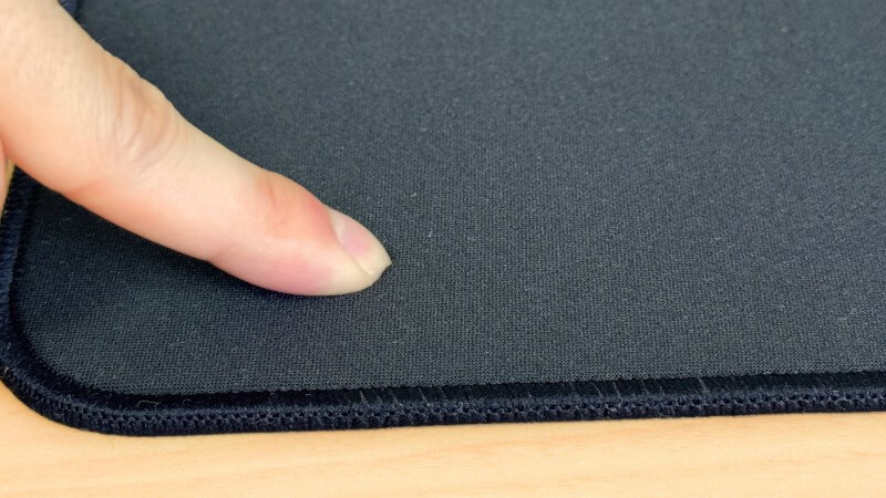 ZOWIE G-SR IIのクッション性。沈み込みは少ない。