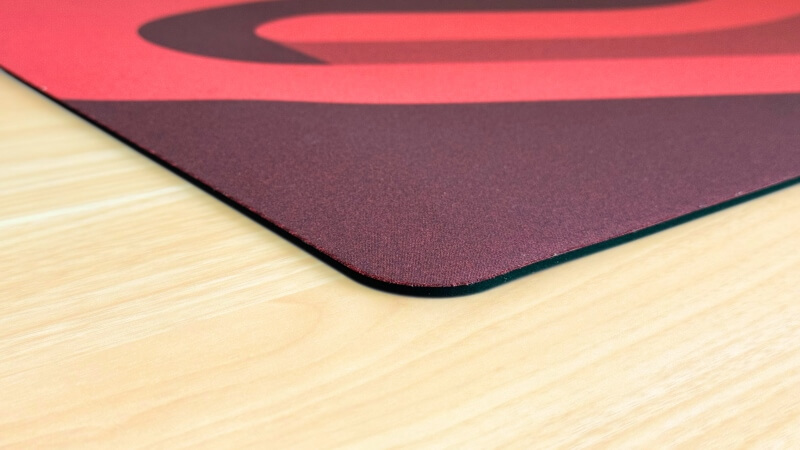 ZOWIE G-SR-SE ROUGE IIの縁は切りっぱなし。