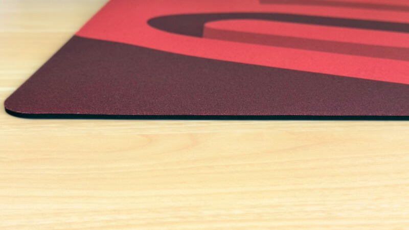 ZOWIE G-SR-SE ROUGE IIは厚さ3.5mm。クッションはやや硬め。
