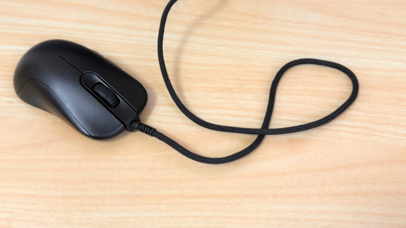 ZA13-Cにはパラコードケーブルが採用されている。