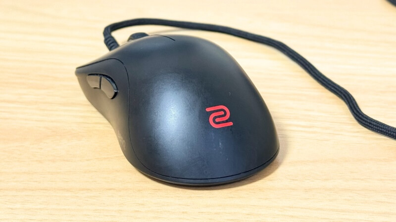 ZA13-Cのコーティング。グリップ力があるが、汚れが目立つ。