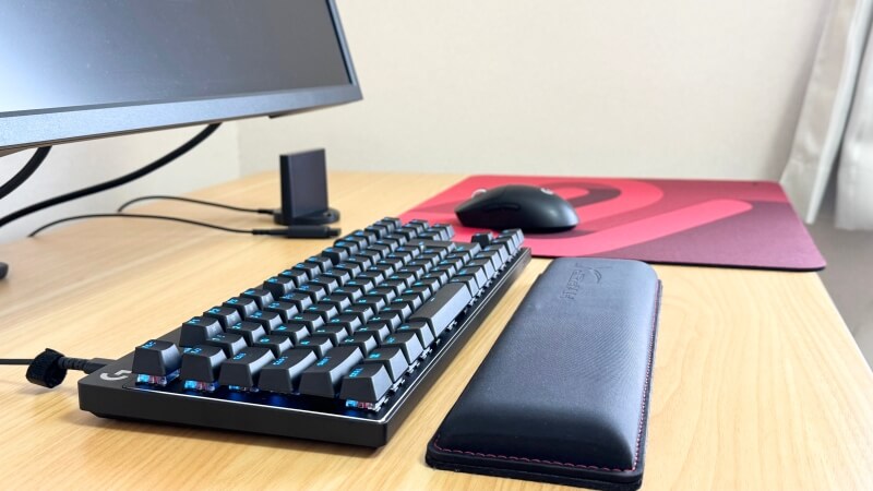 FPSゲーマーのデスク環境。