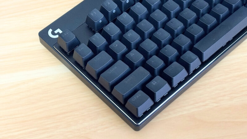 G PRO X TKL RAPIDにはシルバーのラインが入っている。