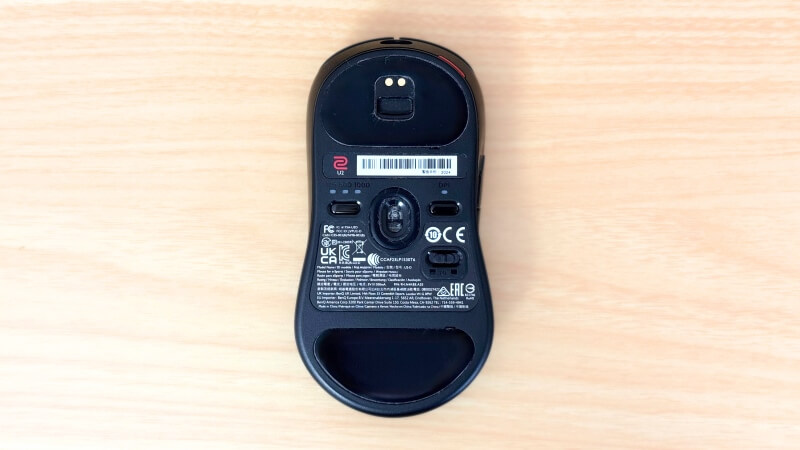 ZOWIE U2の底面。