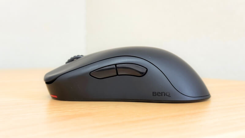 ZOWIE U2のサイドボタン。