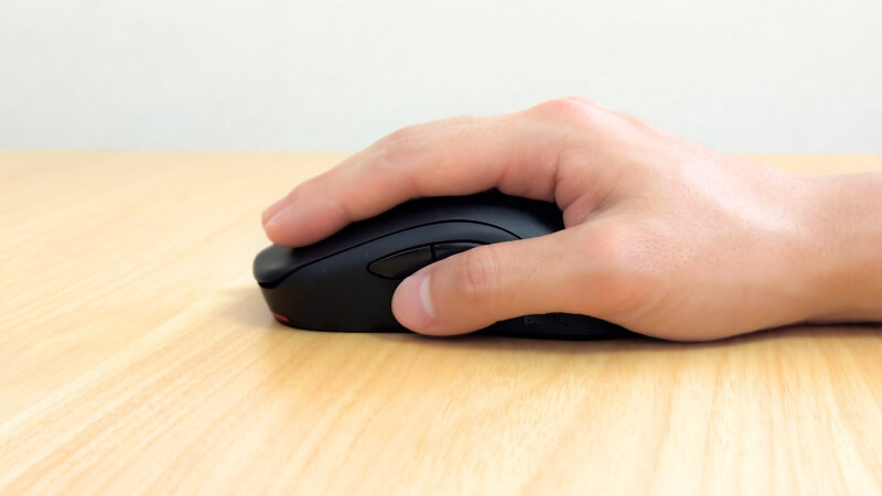 ZOWIE U2とかぶせ持ち。