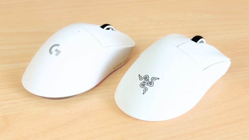 G Pro X Superlight 2 dexとdeathadder V3 Proのコーティング。G Pro dexはサラサラ、deathadder v3 proは僅かに凹凸がある。