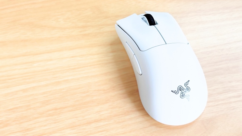 deathadder V3 Proの左サイドの形状。やや平坦。