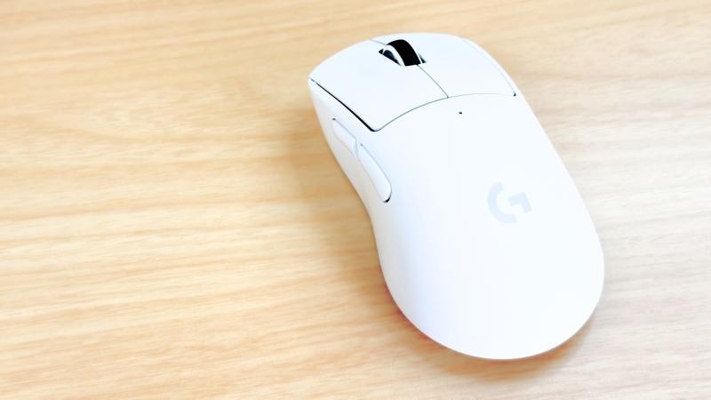 G Pro X Superlight 2 dexの左サイドの形状。大きくくびれている。