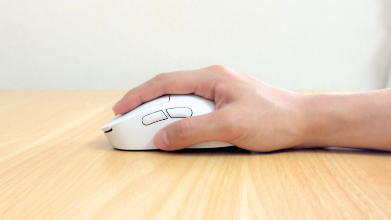 G Pro X Superlight 2 dexとかぶせ持ち。