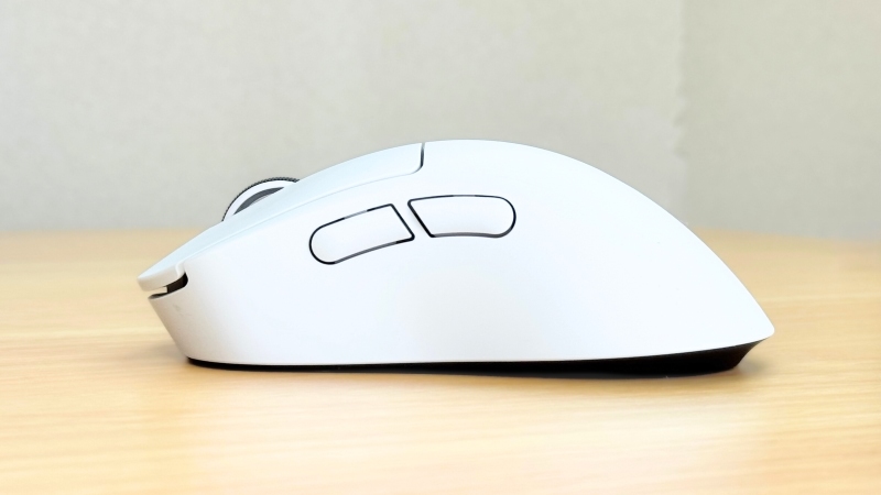 G Pro X Superlight 2 dexのトップの形状。中央から後方までやや丸みがある。