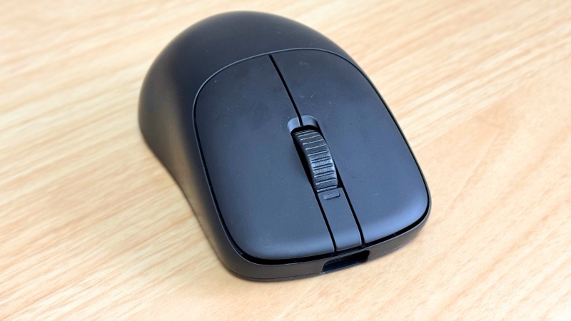 INZONE Mouse-Aのクリックとホイールの押し心地は軽め。サイドボタンは標準的。
