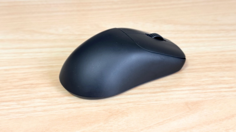 INZONE Mouse-Aにはマットコーティングが施されている。黒なので指紋は少し目立つかも。