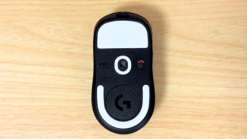 G Pro X Superlight 2の底面の形状。くびれは少ない。