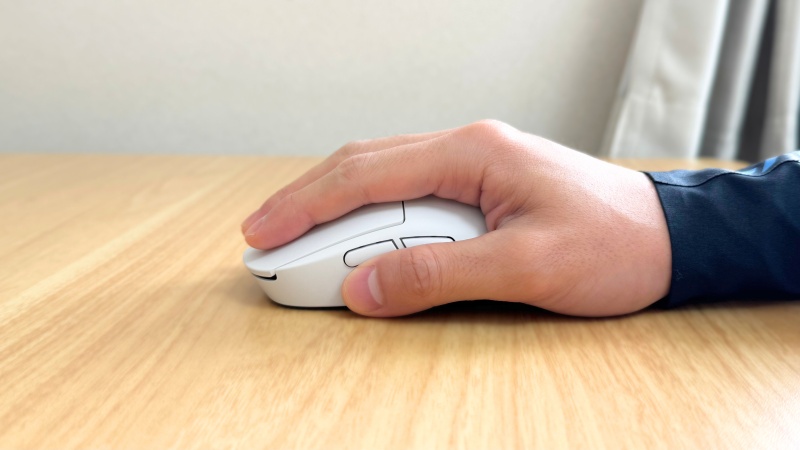G Pro X Superlight 2cとかぶせ持ち。