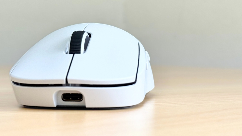 G Pro X Superlight 2cの左側面の形状。逆ハの字は少ない。