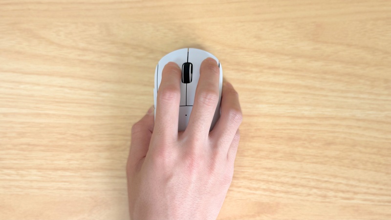 G Pro X Superlight 2cは浅めのつかみ持ちだと、深めのつかみ持ちのような違和感は感じない。