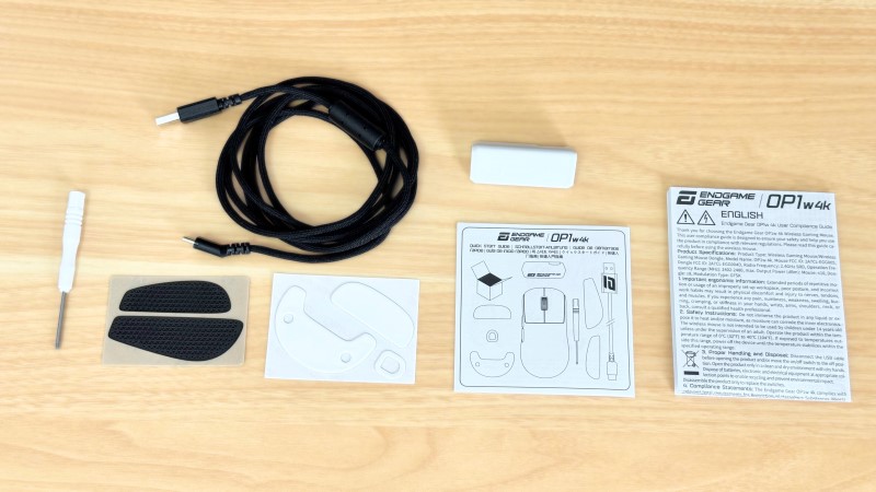 op1w 4kの付属品。