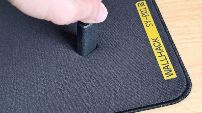 SY-001のクッションは柔らかい。表面を押すと少し凹むが、適度な反発力もある。