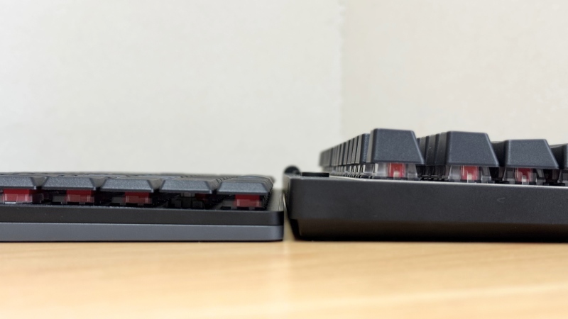 G515の方が薄い。