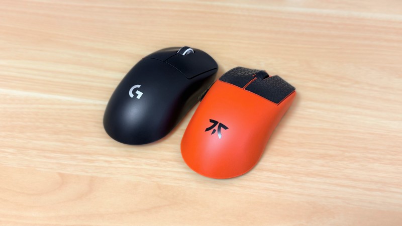 どちらもマットコーティング。グリップ力にも大きな違いはない。