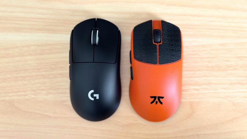 G Pro X Superlight 2とMAYA Xの全長。G Proの方が1mm長い。
